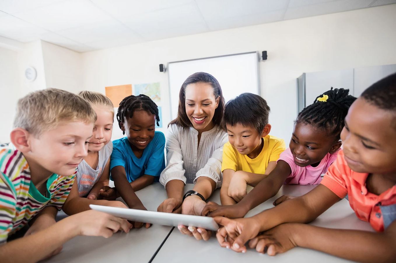 Little Minds Learn to Touch the World